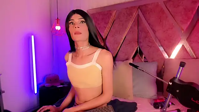 atenea taylor  online show from 12/22/25, 10:07