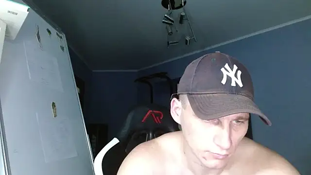 Snapshot of Poliglotjoe1 chatting on 11/24/25, 01:33 Poliglotjoe1 online show from 11/24/25, 01:33