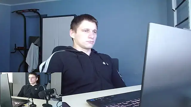 Snapshot of Poliglotjoe1 chatting on 02/02/26, 07:51 Poliglotjoe1 online show from 02/02/26, 07:51