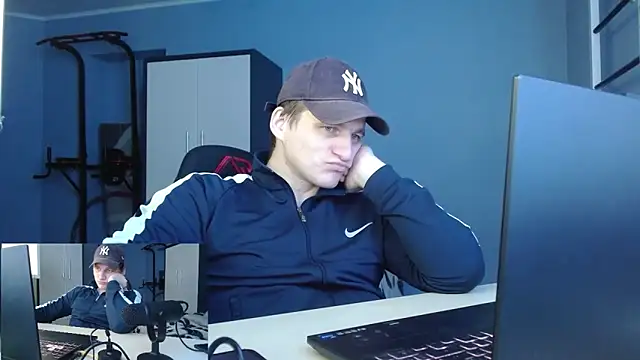 Snapshot of Poliglotjoe1 chatting on 02/03/26, 10:31 Poliglotjoe1 online show from 02/03/26, 10:31