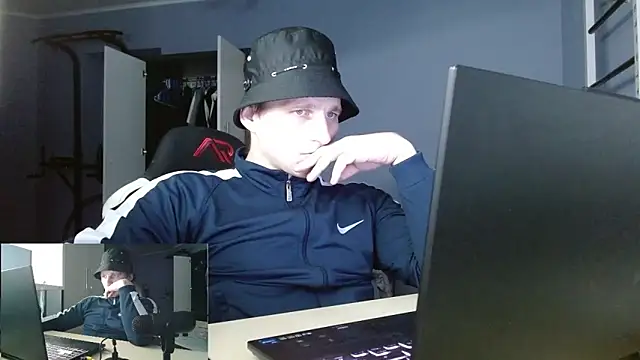 Snapshot of Poliglotjoe1 chatting on 02/05/26, 07:40 Poliglotjoe1 online show from 02/05/26, 07:40