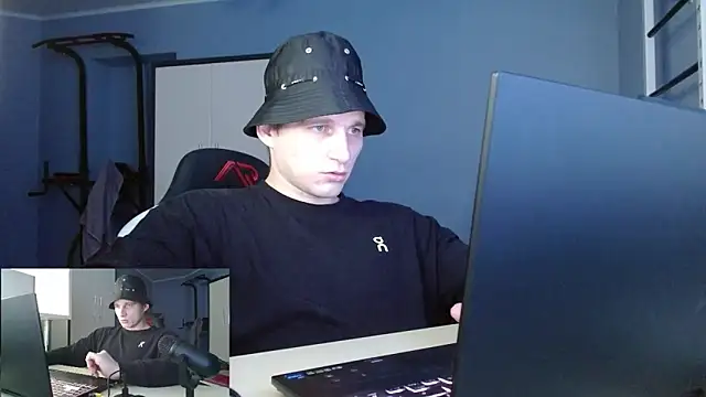 Snapshot of Poliglotjoe1 chatting on 02/06/26, 11:46 Poliglotjoe1 online show from 02/06/26, 11:46