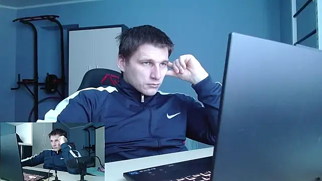 Snapshot of Poliglotjoe1 chatting on 02/08/26, 10:29 Poliglotjoe1 online show from 02/08/26, 10:29