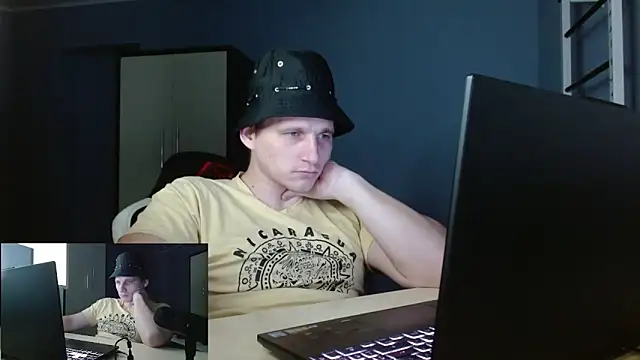 Snapshot of Poliglotjoe1 chatting on 02/11/26, 02:27 Poliglotjoe1 online show from 02/11/26, 02:27