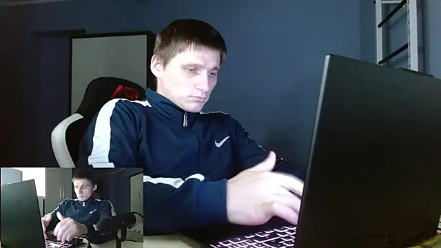 Snapshot of Poliglotjoe1 chatting on 02/13/26, 09:33 Poliglotjoe1 online show from 02/13/26, 09:33