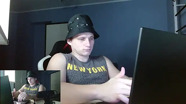 Snapshot of Poliglotjoe1 chatting on 02/16/26, 03:46 Poliglotjoe1 online show from 02/16/26, 03:46