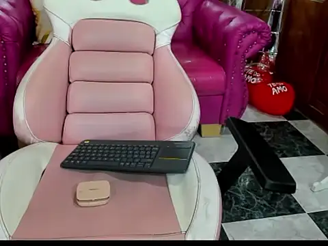 babyschoolgiirl online show from 02/05/26, 12:59