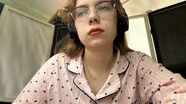 LouettaTornese online show from 11/23/25, 08:25