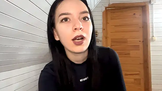 Snapshot of KiyokoEeds chatting on 11/24/25, 10:04 KiyokoEeds online show from 11/24/25, 10:04