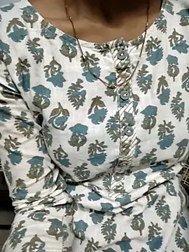 Snapshot of Roja__ chatting on 11/26/25, 12:39 Roja online show from 11/26/25, 12:39