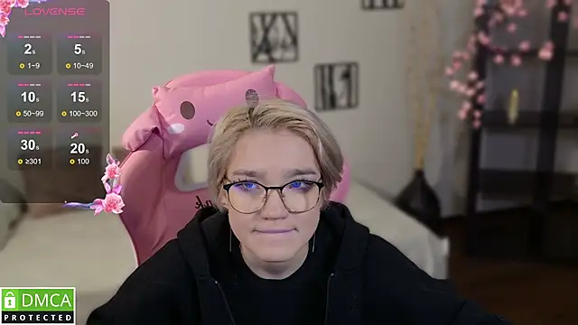 Snapshot of Megan_Lora chatting on 11/23/25, 01:49 Megan Lora online show from 11/23/25, 01:49