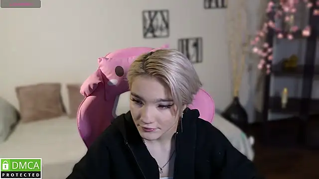 Snapshot of Megan_Lora chatting on 11/24/25, 02:55 Megan Lora online show from 11/24/25, 02:55