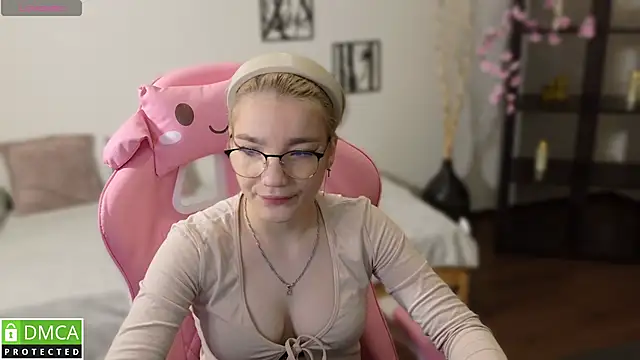 Snapshot of Megan_Lora chatting on 11/26/25, 01:06 Megan Lora online show from 11/26/25, 01:06