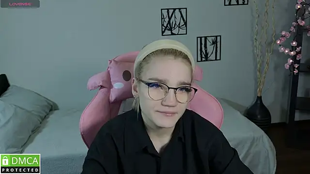 Megan Lora online show from 01/08/26, 12:46