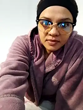 Snapshot of Cadence28 chatting on 11/23/25, 04:23 Cadence28 online show from 11/23/25, 04:23