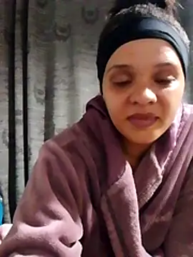 Snapshot of Cadence28 chatting on 11/27/25, 06:10 Cadence28 online show from 11/27/25, 06:10