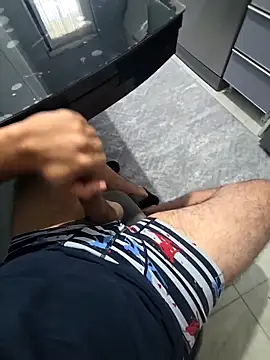 Snapshot of cesmegenc98 chatting on 11/20/25, 01:22 cesmegenc98 online show from 11/20/25, 01:22