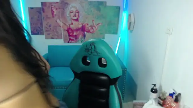 Snapshot of emmily_m1_ chatting on 11/29/25, 04:04 emmily m1 online show from 11/29/25, 04:04