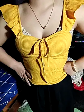 Snapshot of Andreena chatting on 12/03/25, 08:56 Andreena online show from 12/03/25, 08:56