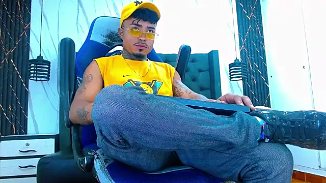 Hot Latino x online show from 02/19/26, 12:45