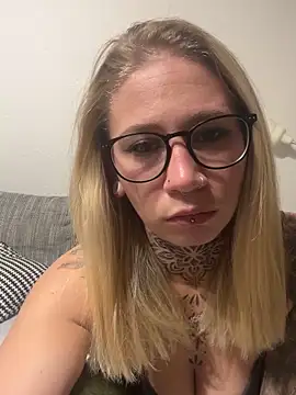 Snapshot of Antoniia69 chatting on 11/27/25, 10:34 Antoniia69 online show from 11/27/25, 10:34