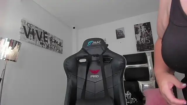 Sophiie Rouse  online show from 11/27/25, 06:54