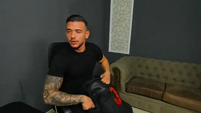 Snapshot of ElijahThorne chatting on 07/16/26, 05:13 ElijahThorne online show from 07/16/26, 05:13