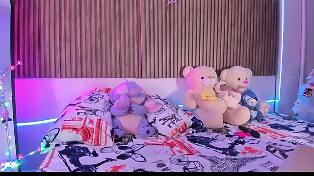 Hayley-Fox online show from 12/14/25, 01:44