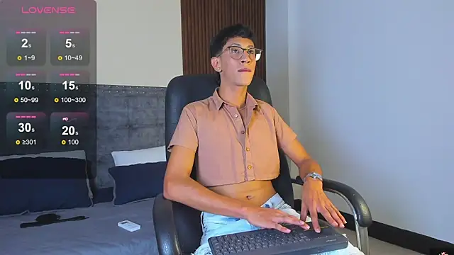 Snapshot of alan_bless18 chatting on 11/22/25, 08:41 alan bless18 online show from 11/22/25, 08:41