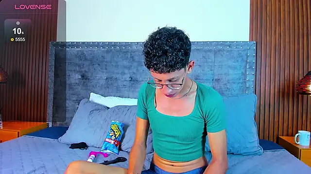 Snapshot of alan_bless18 chatting on 11/27/25, 07:05 alan bless18 online show from 11/27/25, 07:05