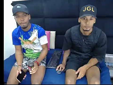 Snapshot of Straight_latinX chatting on 11/27/25, 03:41 Straight latinX online show from 11/27/25, 03:41