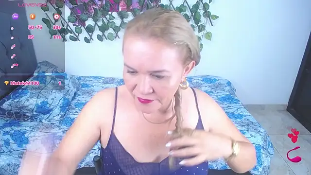 Snapshot of Sara_star1 chatting on 11/24/25, 01:44 Sara star1 online show from 11/24/25, 01:44