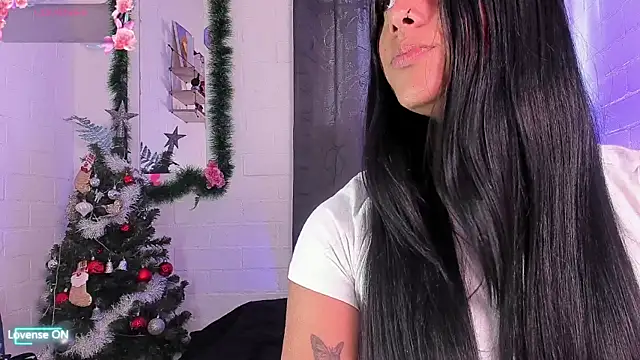 Snapshot of Cristal_dark chatting on 12/19/25, 09:33 Cristal dark online show from 12/19/25, 09:33