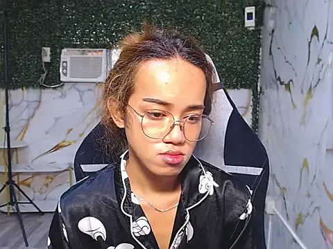 imadriana12 online show from 11/27/25, 06:26