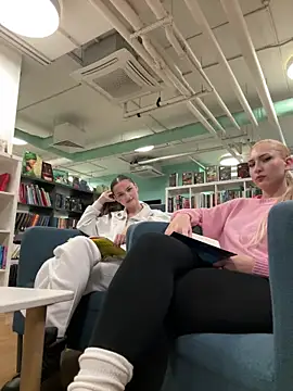 Snapshot of BimboTwiins chatting on 11/21/25, 01:10 BimboTwiins online show from 11/21/25, 01:10