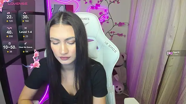 AdeleLuu online show from 11/25/25, 01:38