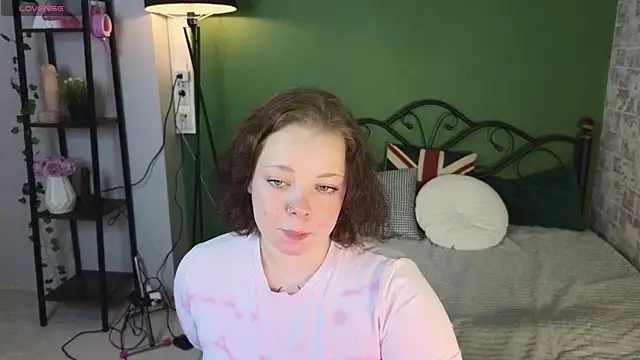 Snapshot of Vlada_vv chatting on 07/17/26, 04:19 Vlada vv online show from 07/17/26, 04:19