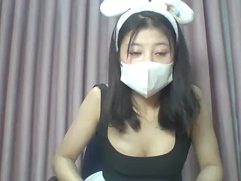 Snapshot of Pinkool21 chatting on 11/24/25, 02:06 Pinkool21 online show from 11/24/25, 02:06