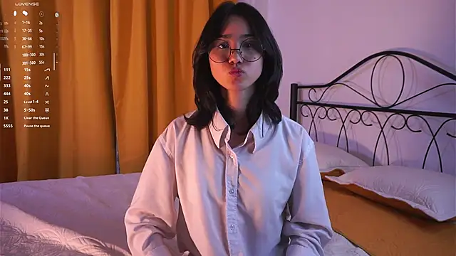 StaciaBratz online show from 11/21/25, 07:01