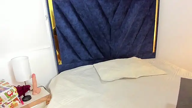 LunaDIaz  online show from 12/22/25, 11:40