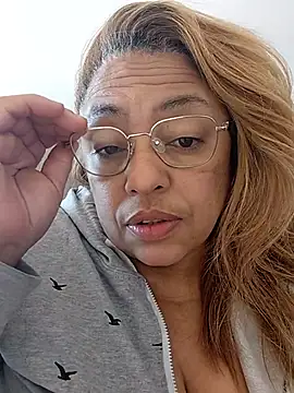 Halanamorena online show from 11/26/25, 11:33