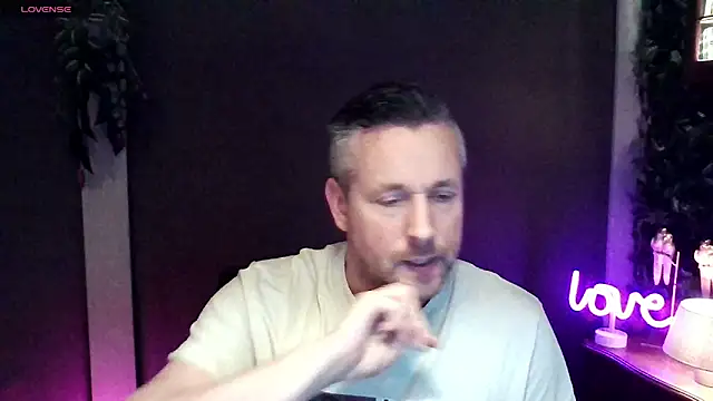 Snapshot of Hunter_Fl chatting on 11/26/25, 04:41 Hunter Fl online show from 11/26/25, 04:41