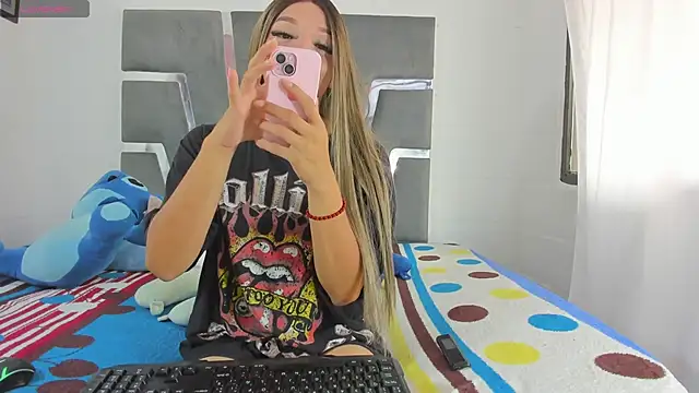 Snapshot of princess_sharon_ chatting on 01/16/26, 04:33 princess sharon online show from 01/16/26, 04:33