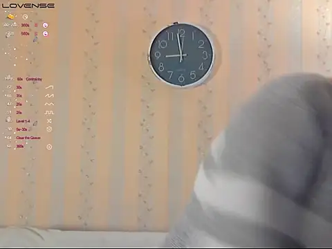 Snapshot of LustfulSarah chatting on 09/26/25, 06:01 LustfulSarah online show from 09/26/25, 06:01