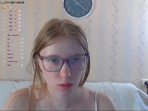 Snapshot of LustfulSarah chatting on 10/04/25, 07:23 LustfulSarah online show from 10/04/25, 07:23