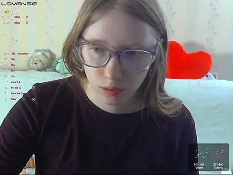 Snapshot of LustfulSarah chatting on 05/17/26, 07:32 LustfulSarah online show from 05/17/26, 07:32