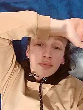 Snapshot of AlisKiv chatting on 11/28/25, 08:33 AlisKiv online show from 11/28/25, 08:33