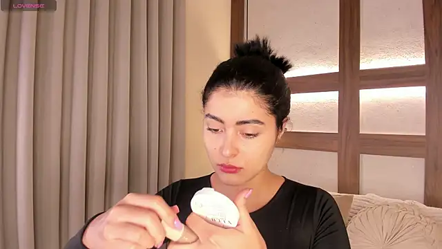 SarhaVega online show from 01/17/26, 01:49