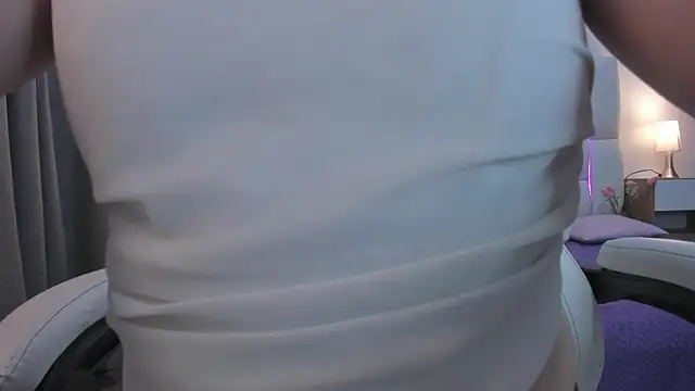 mask red girl online show from 04/06/26, 12:28