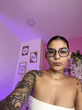 LauraRaider online show from 07/11/26, 01:08